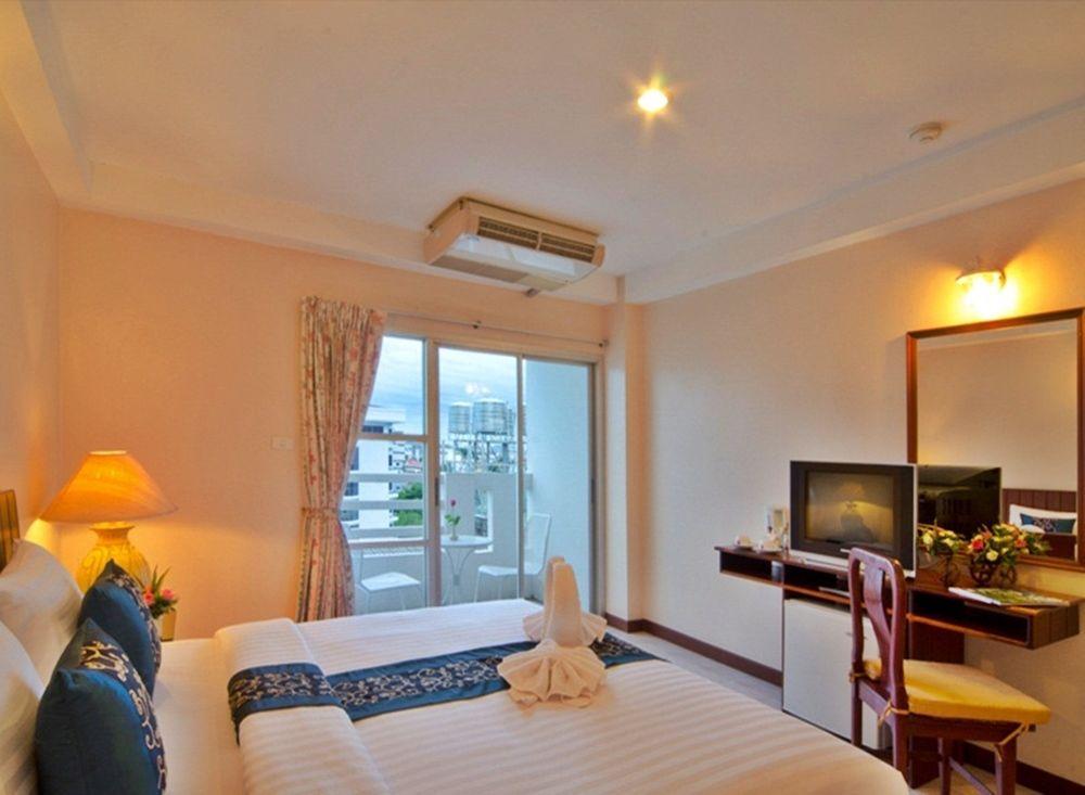 Eastiny Place Hotel Патая Екстериор снимка