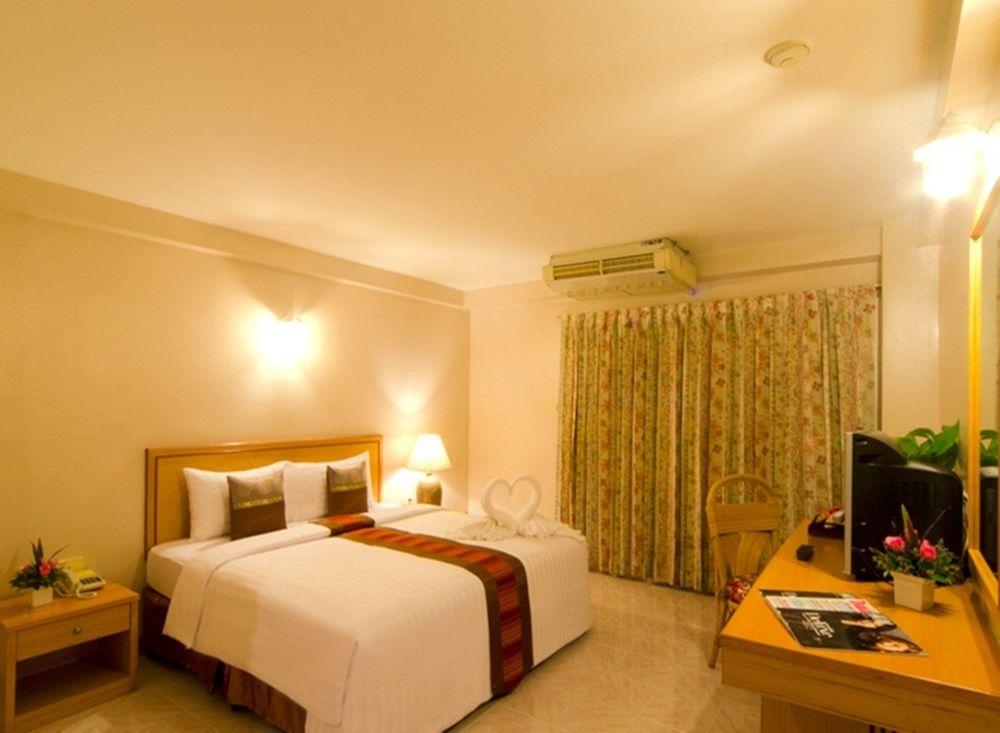 Eastiny Place Hotel Патая Екстериор снимка