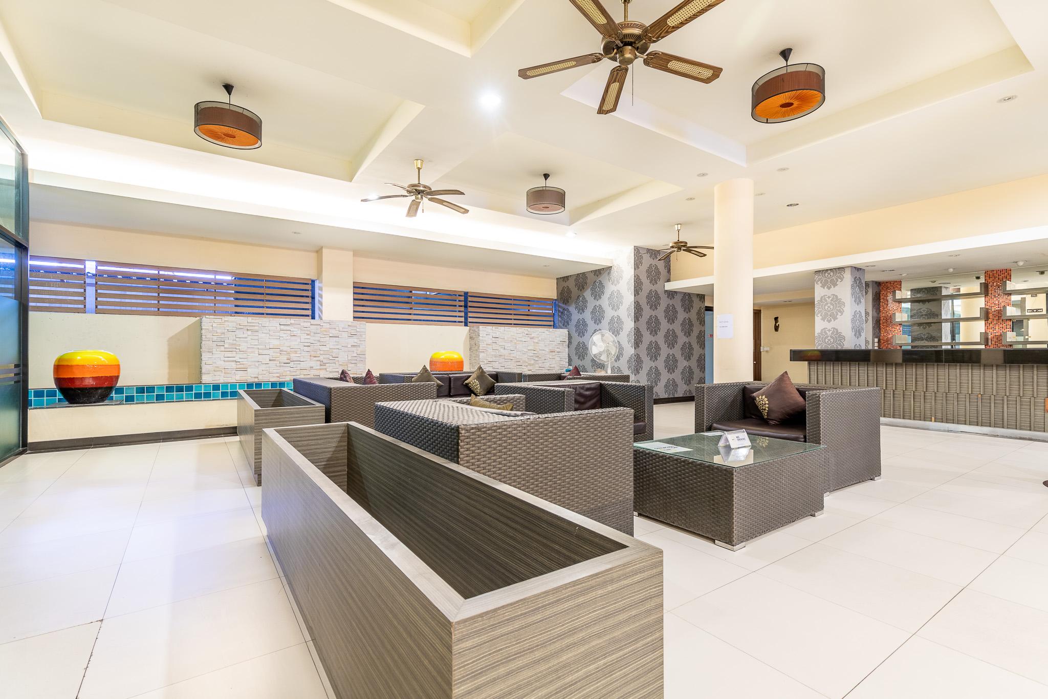 Eastiny Place Hotel Патая Екстериор снимка